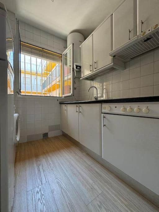Apartamento En San Bernardo, El Barrio Torero Seville Luaran gambar